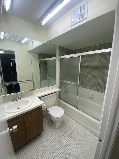 bathroom in second bedroom