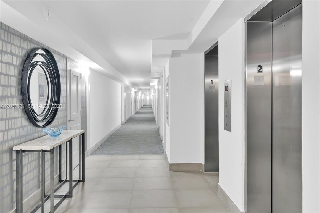 Под контрактом: $725,000 (2 спален, 2 ванн, 1330 Квадратных фут)
