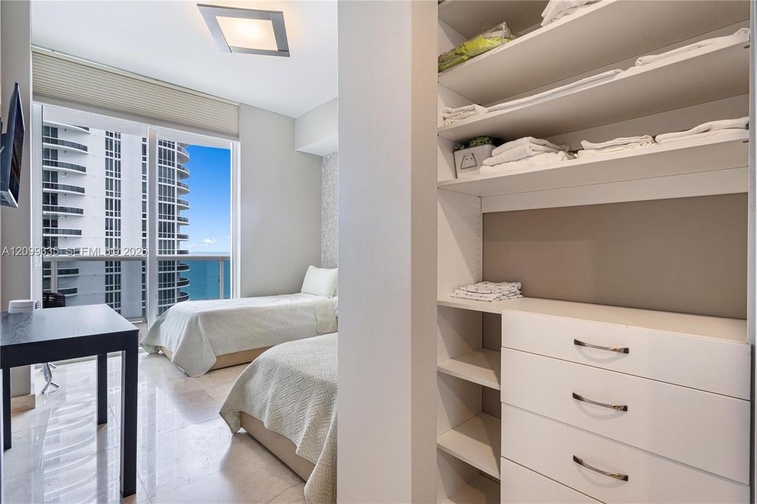 For Rent: $11,500 (3 beds, 3 baths, 1979 Square Feet)