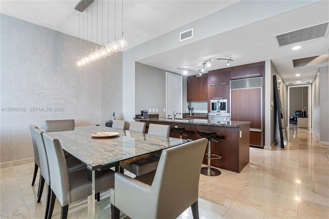 For Rent: $11,500 (3 beds, 3 baths, 1979 Square Feet)