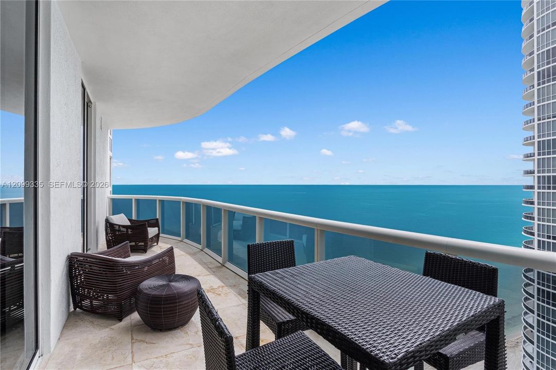 For Rent: $11,500 (3 beds, 3 baths, 1979 Square Feet)