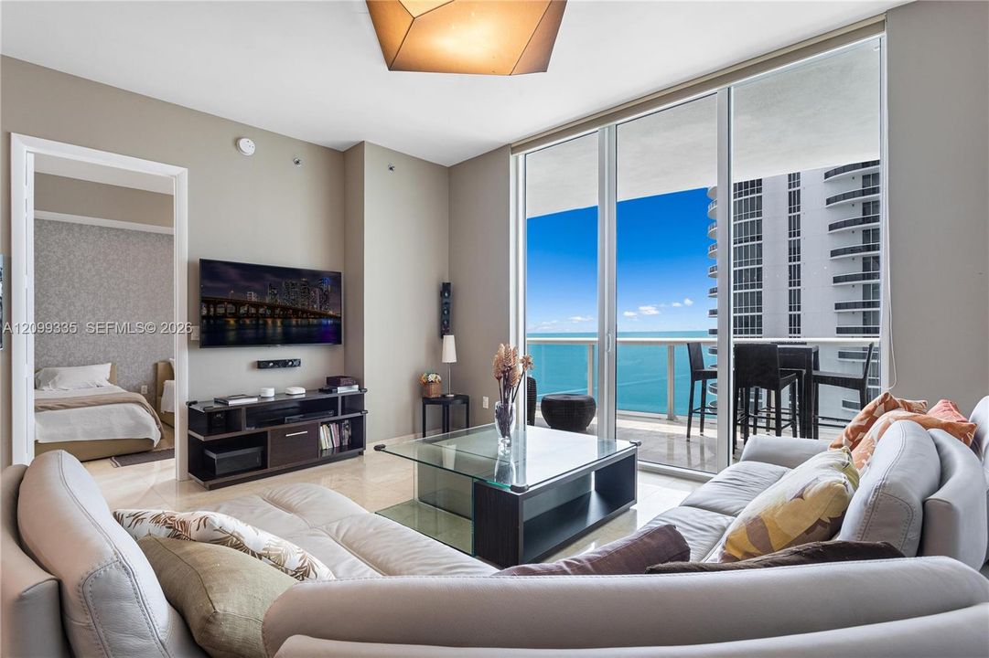 For Rent: $11,500 (3 beds, 3 baths, 1979 Square Feet)