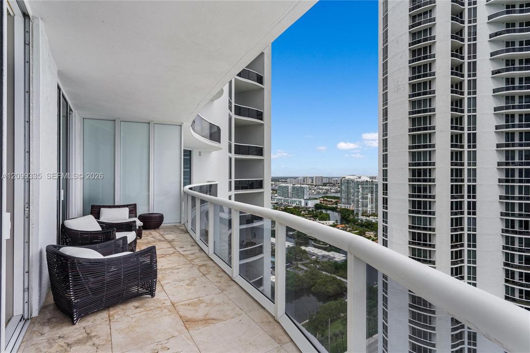 For Rent: $11,500 (3 beds, 3 baths, 1979 Square Feet)