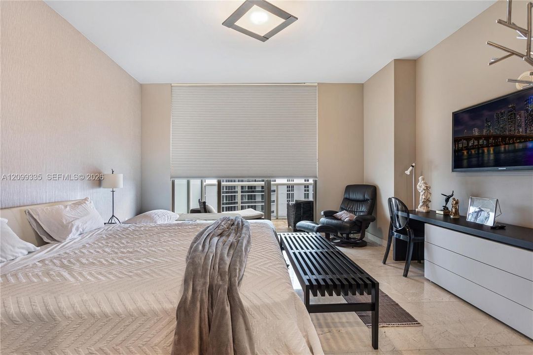 For Rent: $11,500 (3 beds, 3 baths, 1979 Square Feet)