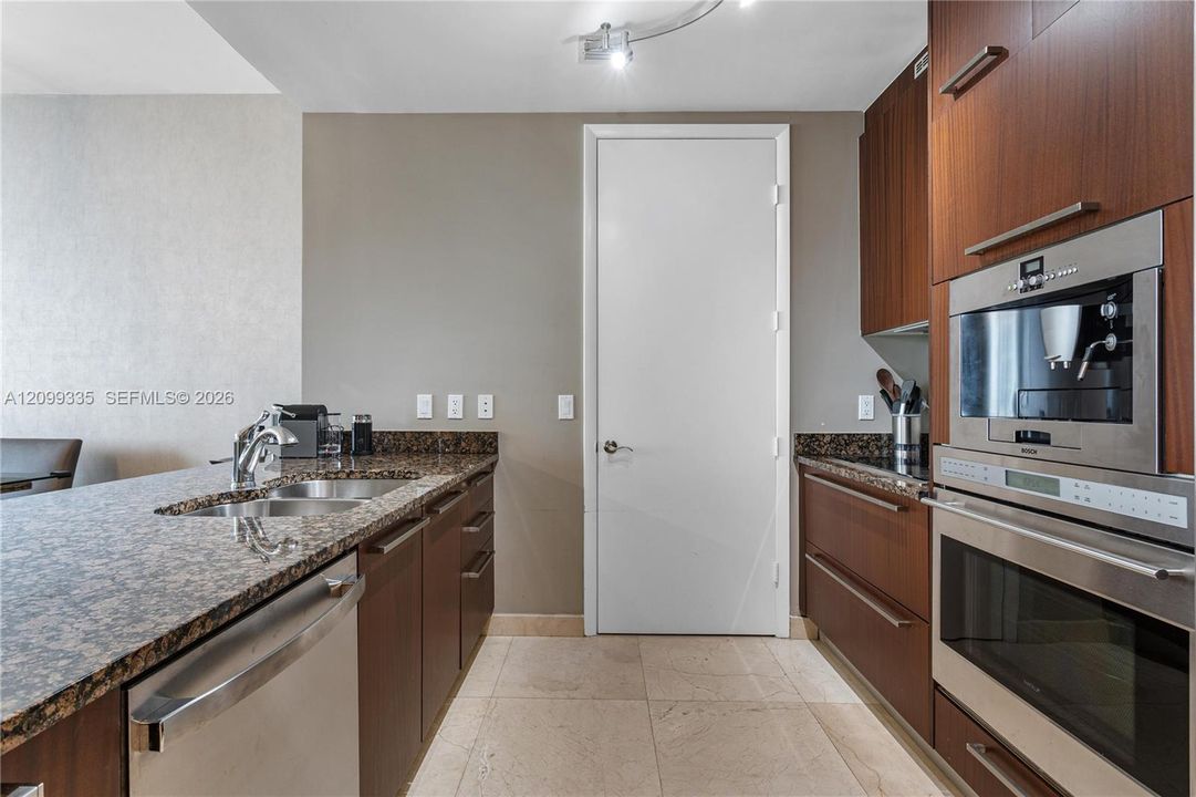 For Rent: $11,500 (3 beds, 3 baths, 1979 Square Feet)