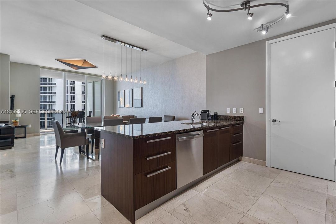 For Rent: $11,500 (3 beds, 3 baths, 1979 Square Feet)