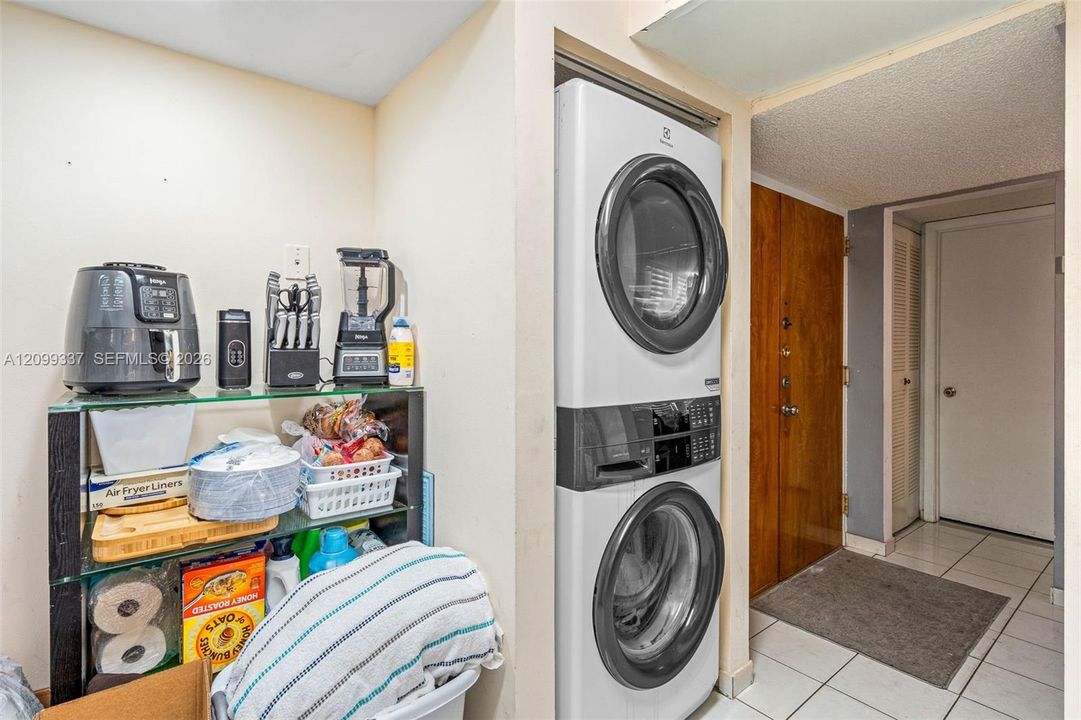 En Venta: $200,000 (1 camas, 1 baños, 708 Pies cuadrados)