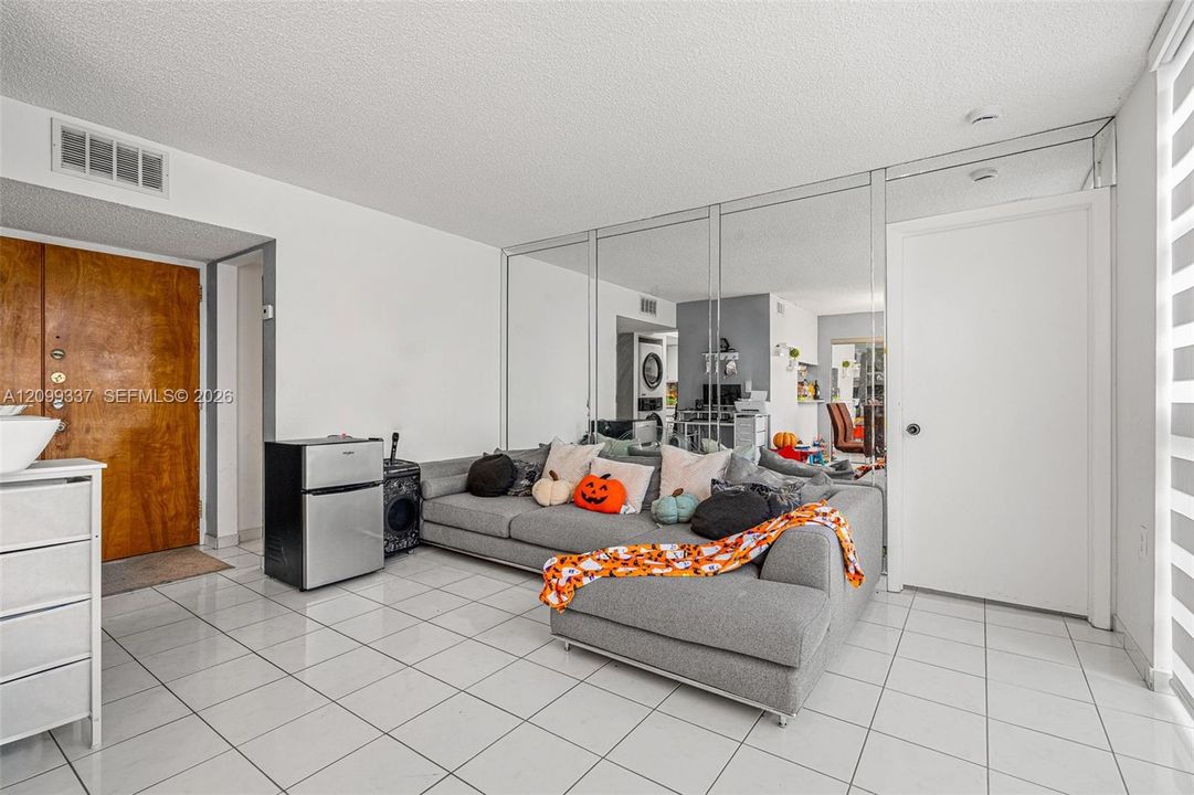 En Venta: $200,000 (1 camas, 1 baños, 708 Pies cuadrados)