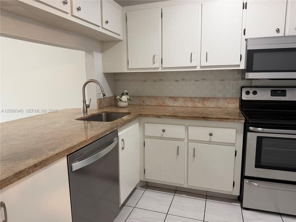 En Renta: $2,400 (3 camas, 2 baños, 1260 Pies cuadrados)