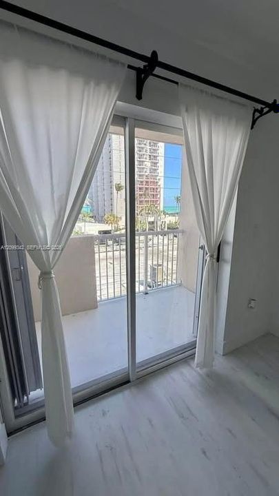На продажу: $300,000 (1 спален, 1 ванн, 670 Квадратных фут)