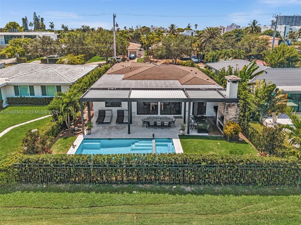 En Venta: $2,999,000 (3 camas, 2 baños, 2531 Pies cuadrados)