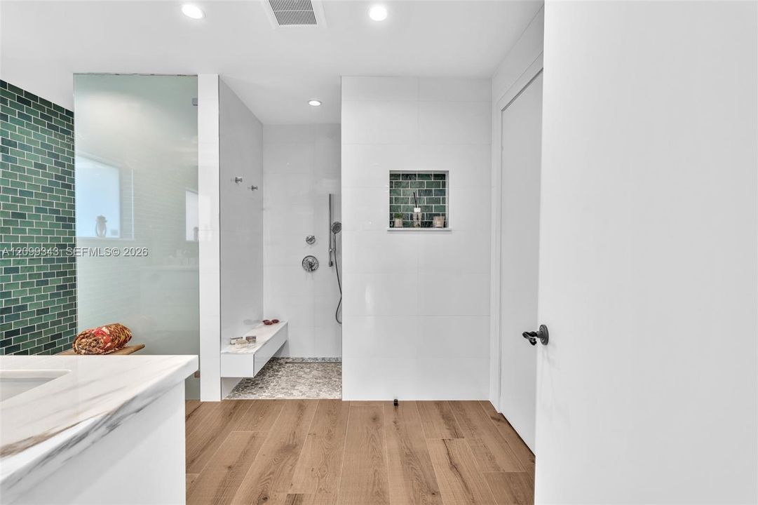 En Venta: $2,999,000 (3 camas, 2 baños, 2531 Pies cuadrados)