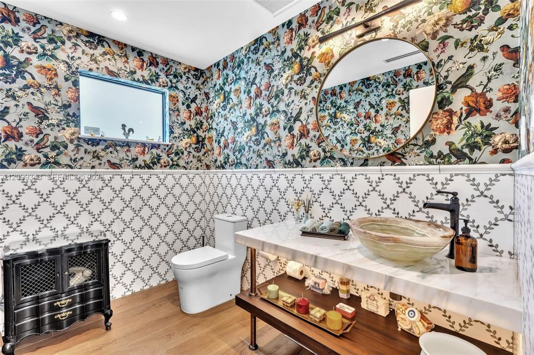 En Venta: $2,999,000 (3 camas, 2 baños, 2531 Pies cuadrados)
