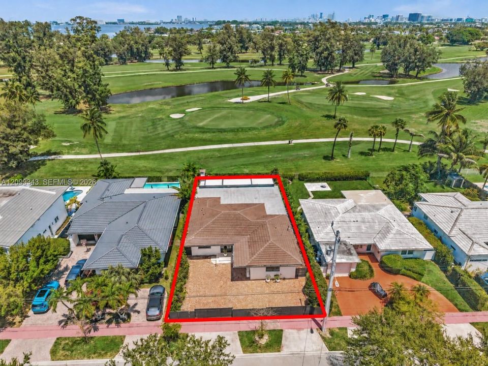 En Venta: $2,999,000 (3 camas, 2 baños, 2531 Pies cuadrados)