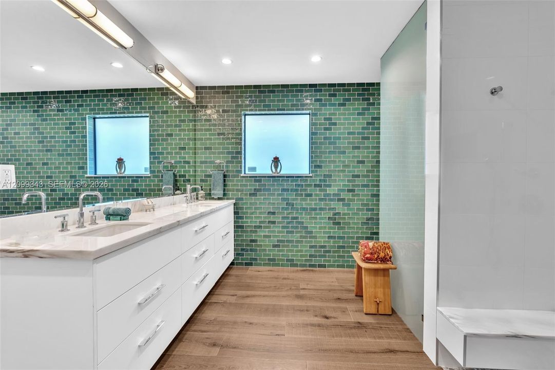 En Venta: $2,999,000 (3 camas, 2 baños, 2531 Pies cuadrados)