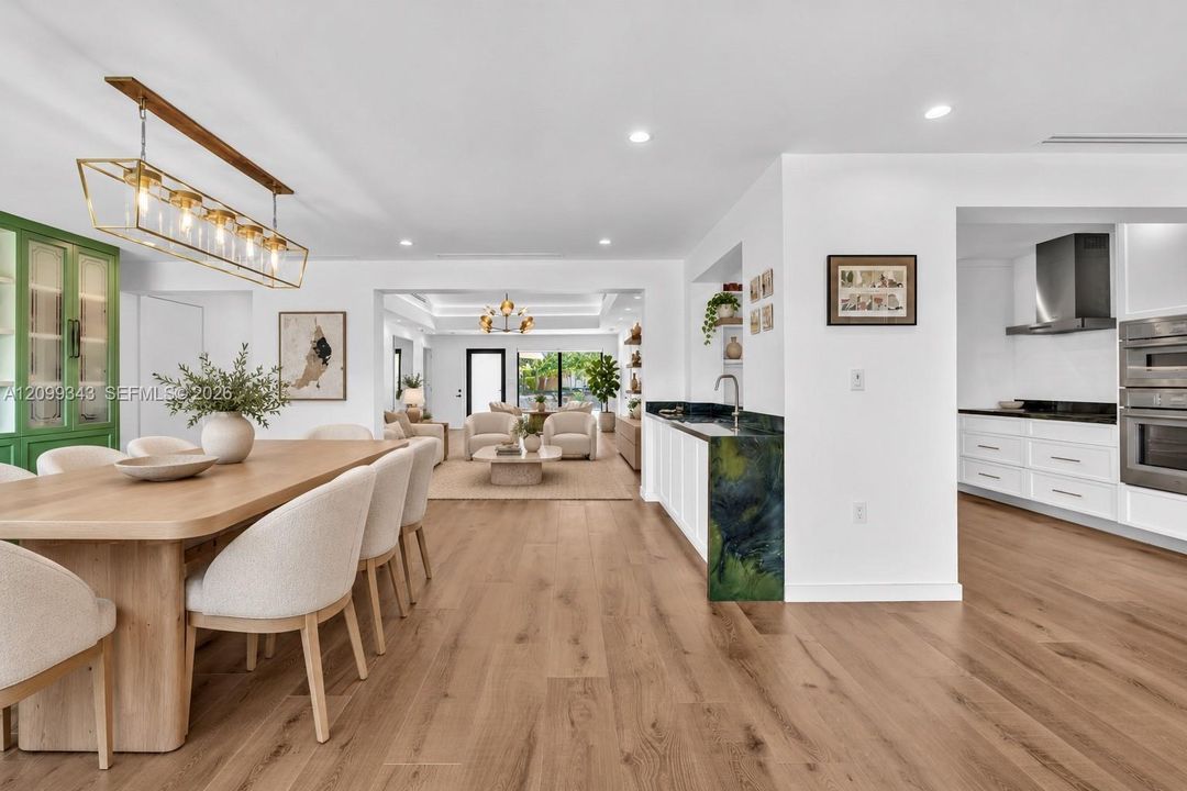 En Venta: $2,999,000 (3 camas, 2 baños, 2531 Pies cuadrados)