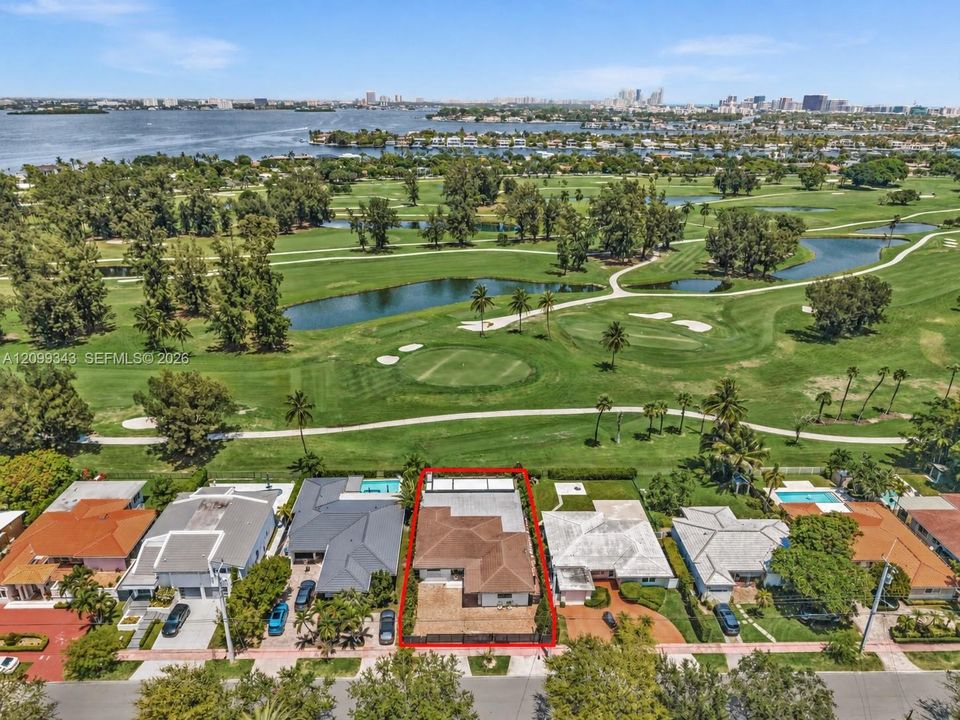 En Venta: $2,999,000 (3 camas, 2 baños, 2531 Pies cuadrados)