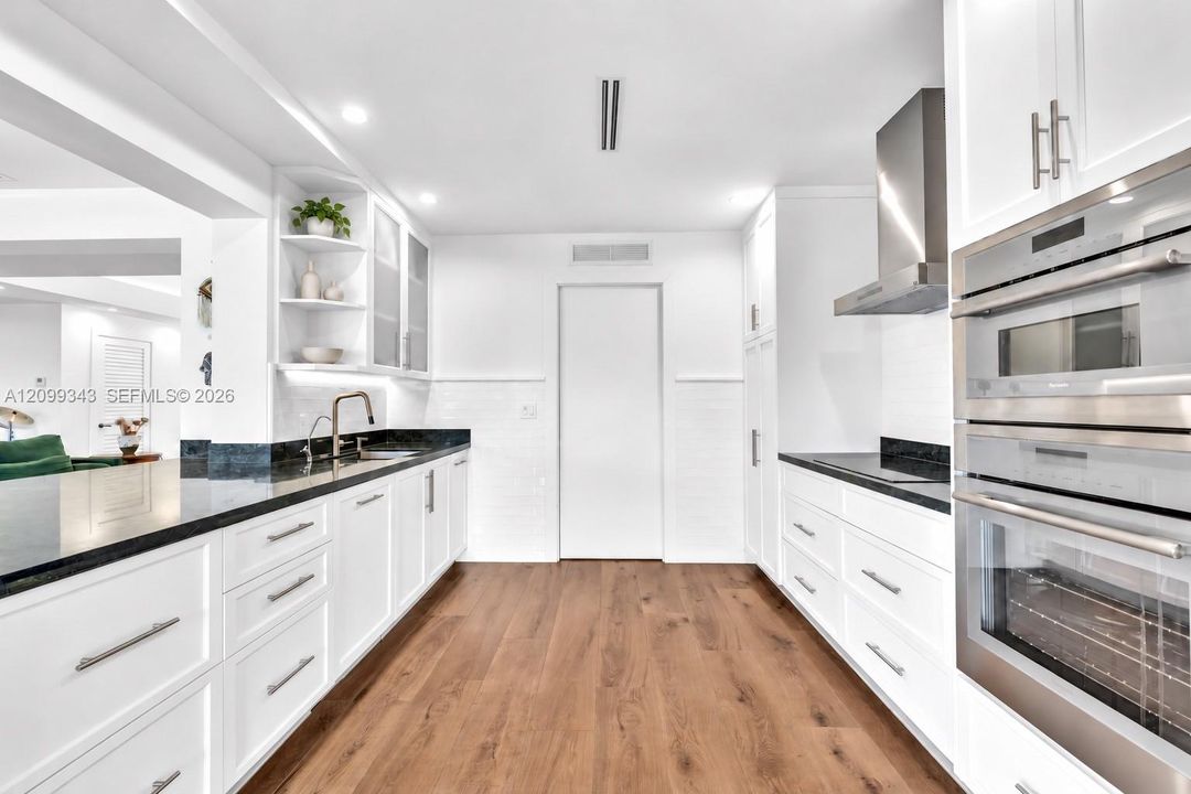 En Venta: $2,999,000 (3 camas, 2 baños, 2531 Pies cuadrados)