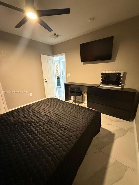 For Sale: $439,000 (2 beds, 1 baths, 1196 Square Feet)