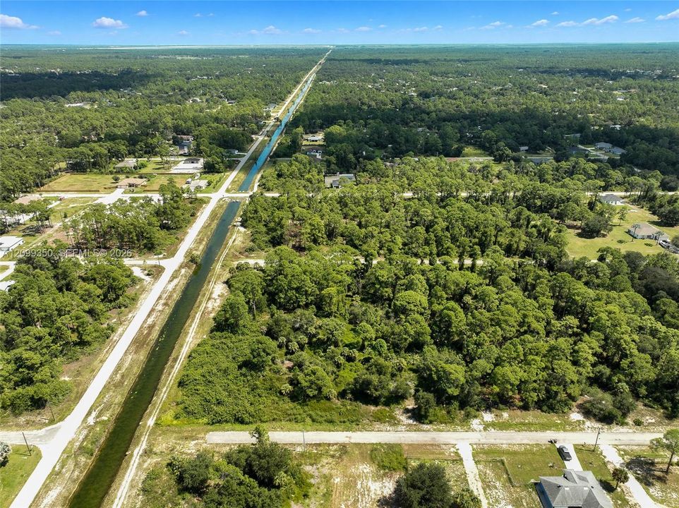 На продажу: $32,000 (0.50 acres)