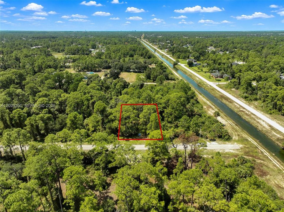 На продажу: $32,000 (0.50 acres)