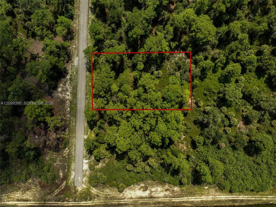 На продажу: $32,000 (0.50 acres)