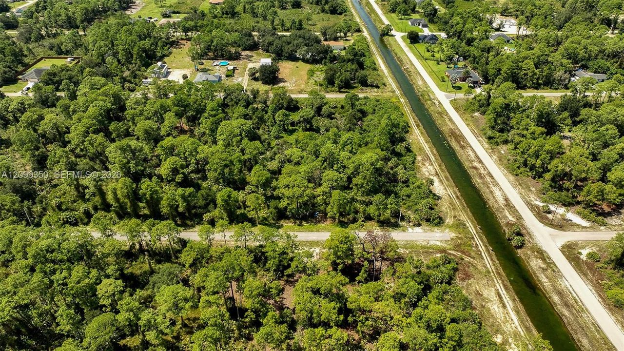 На продажу: $32,000 (0.50 acres)