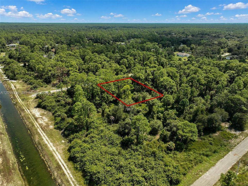 На продажу: $32,000 (0.50 acres)