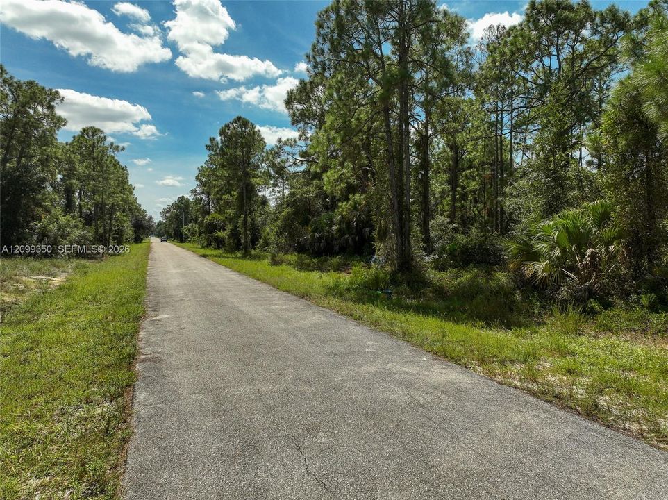 На продажу: $32,000 (0.50 acres)
