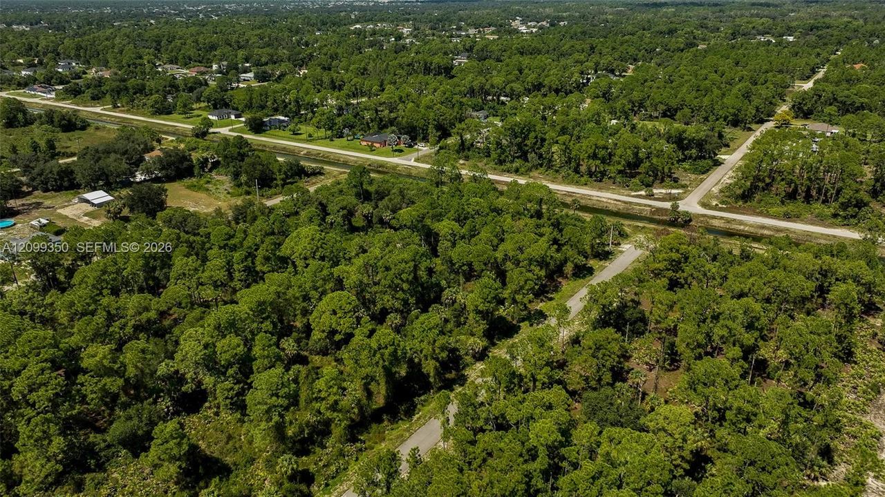 На продажу: $32,000 (0.50 acres)