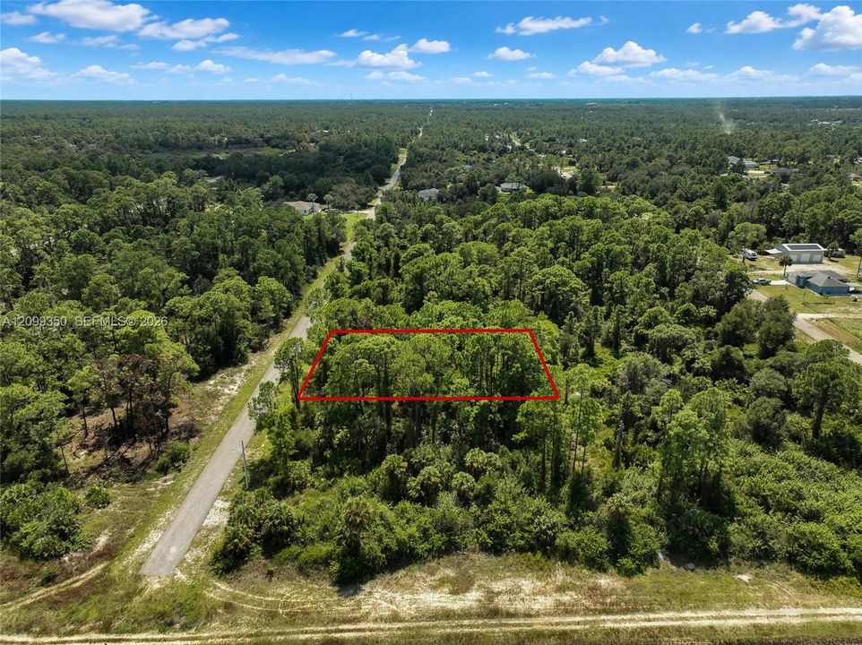 На продажу: $32,000 (0.50 acres)
