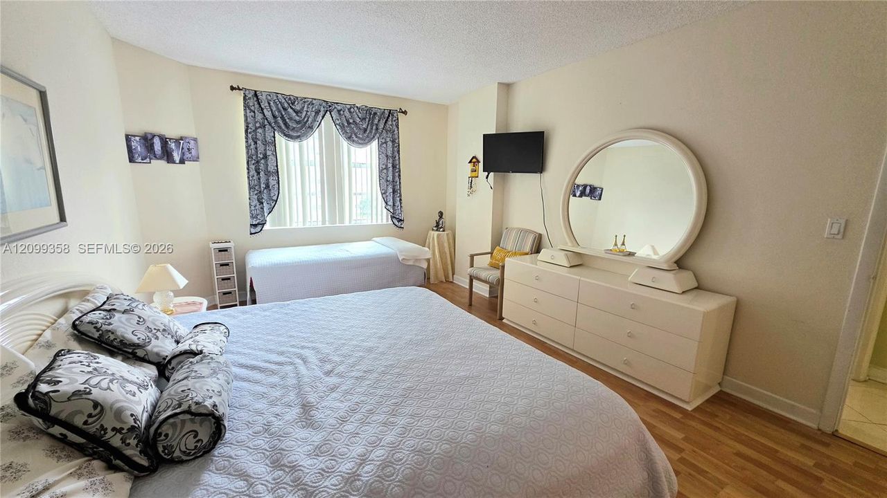 En Renta: $4,900 (2 camas, 2 baños, 1240 Pies cuadrados)