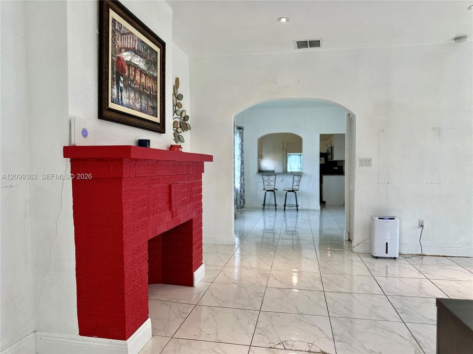 For Rent: $2,700 (2 beds, 1 baths, 1211 Square Feet)
