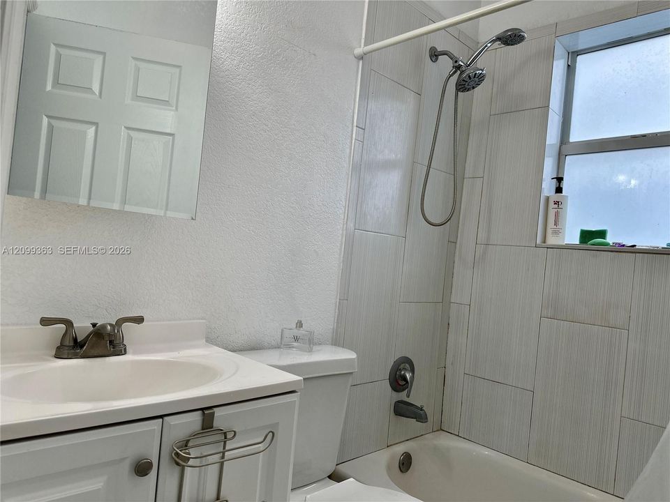 For Rent: $2,700 (2 beds, 1 baths, 1211 Square Feet)