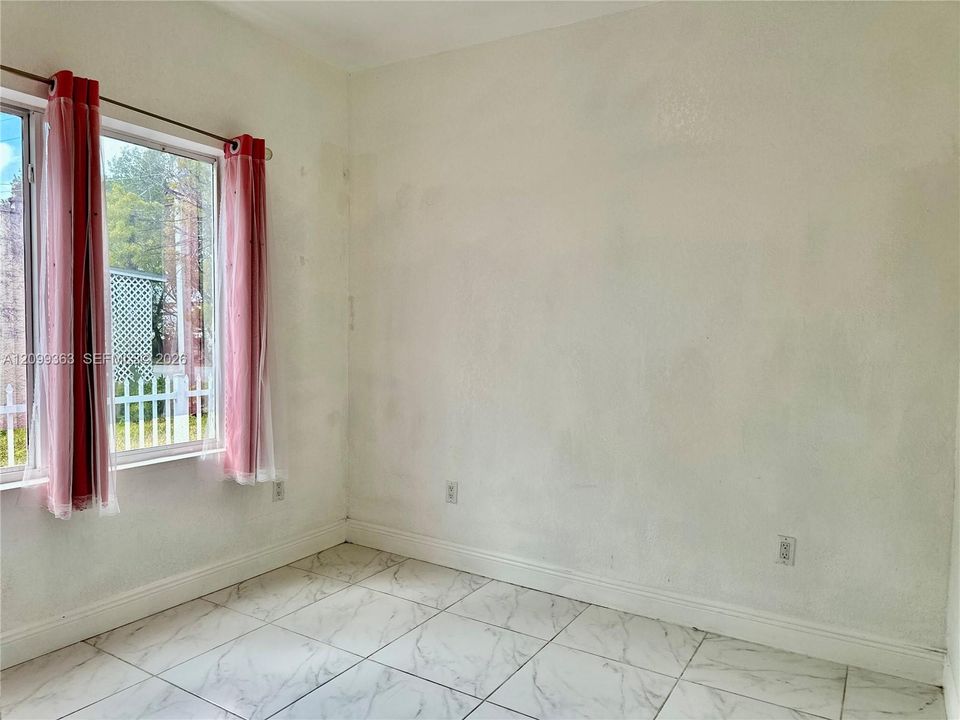 For Rent: $2,700 (2 beds, 1 baths, 1211 Square Feet)