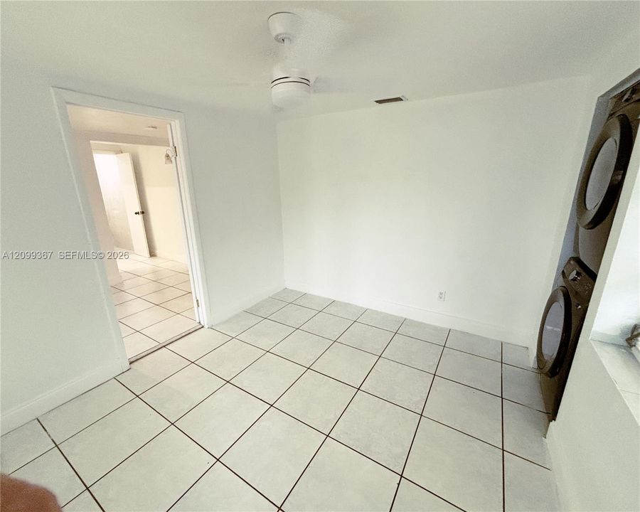 For Rent: $3,095 (2 beds, 2 baths, 2364 Square Feet)