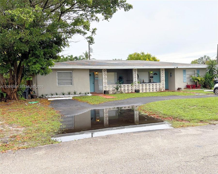 For Rent: $3,095 (2 beds, 2 baths, 2364 Square Feet)