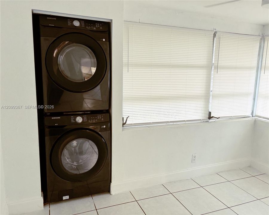 For Rent: $3,095 (2 beds, 2 baths, 2364 Square Feet)