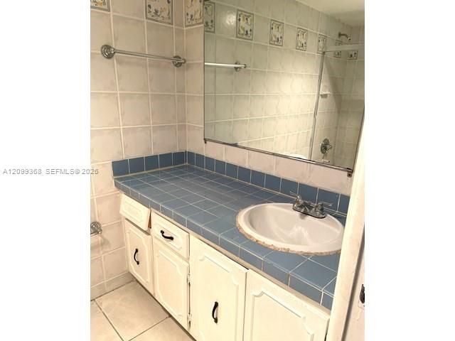 На продажу: $139,900 (2 спален, 2 ванн, 1100 Квадратных фут)