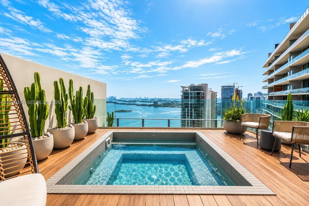 Private rooftop Jacuzzi overlooking Biscayne Bay
