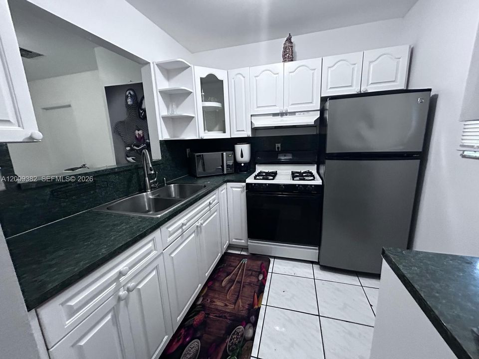 В аренду: $1,700 (1 спален, 1 ванн, 2108 Квадратных фут)