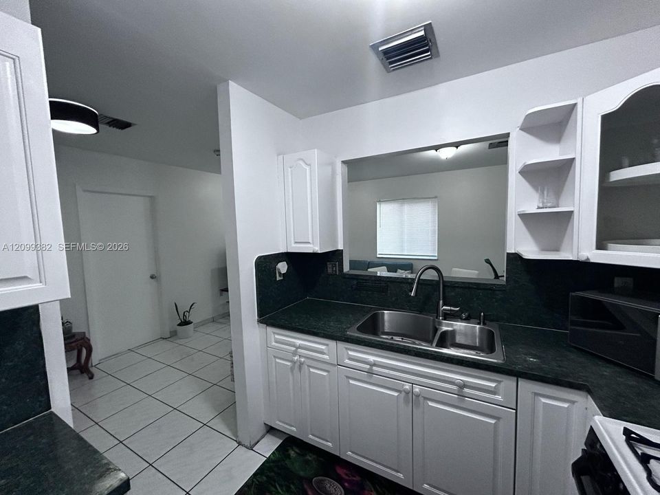 В аренду: $1,700 (1 спален, 1 ванн, 2108 Квадратных фут)