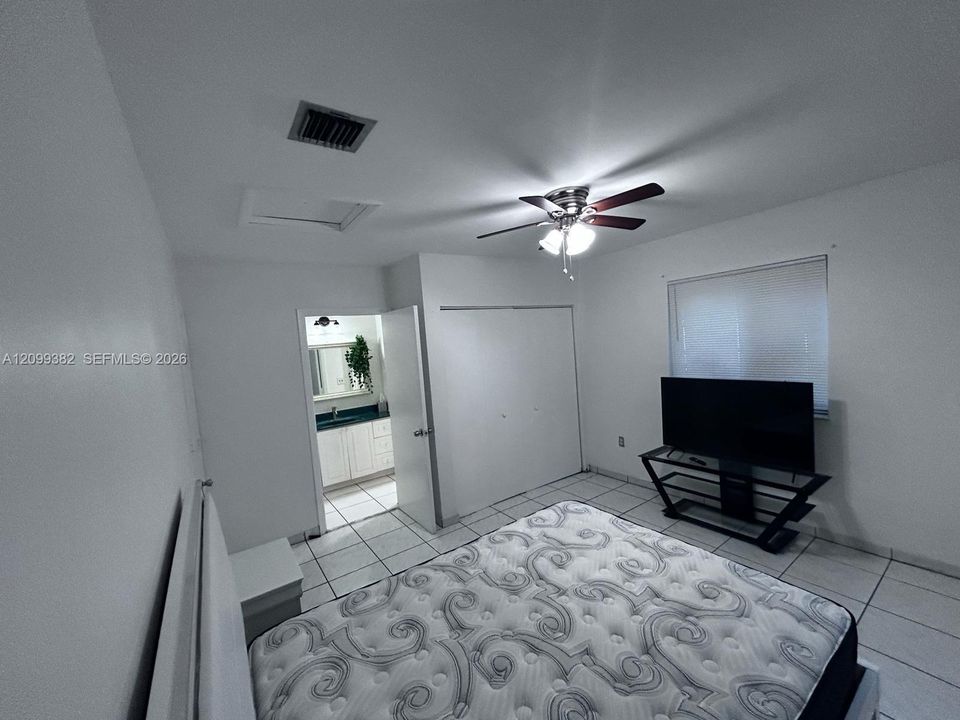 В аренду: $1,700 (1 спален, 1 ванн, 2108 Квадратных фут)