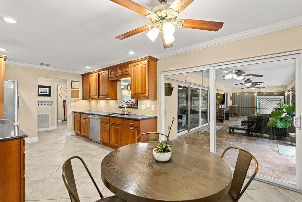 Breakfast Nook/Kitchen