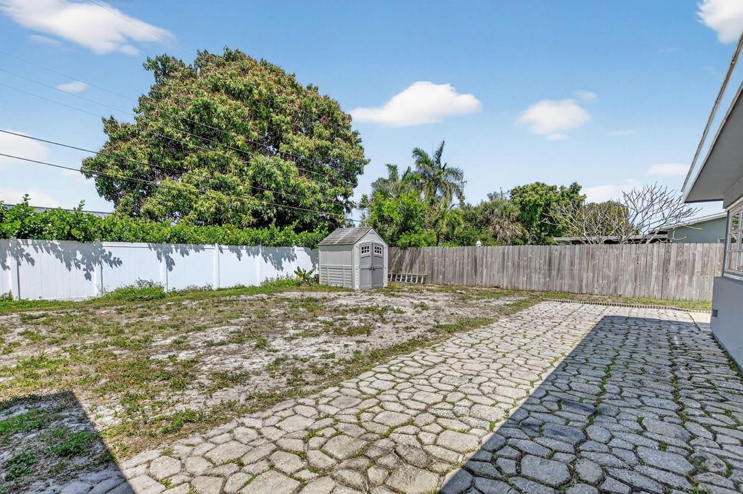 Large Fenced Yard
