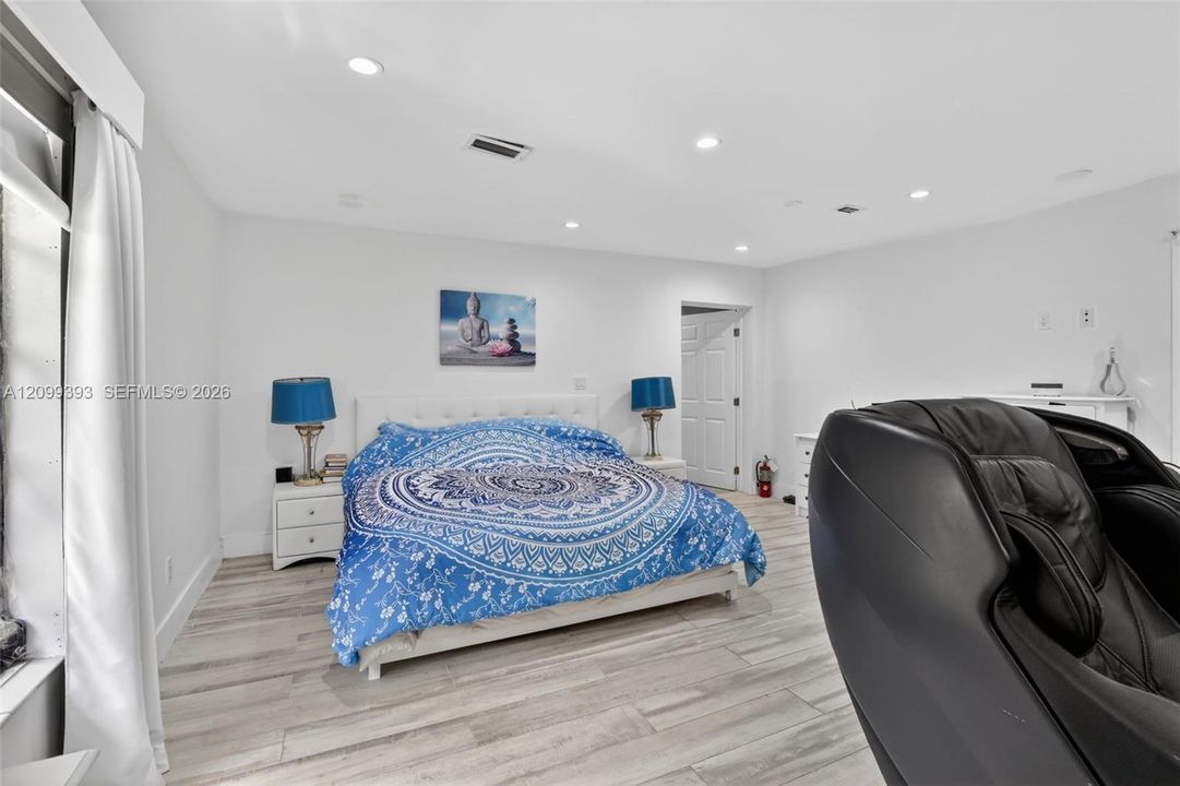 В аренду: $8,999 (6 спален, 3 ванн, 5635 Квадратных фут)