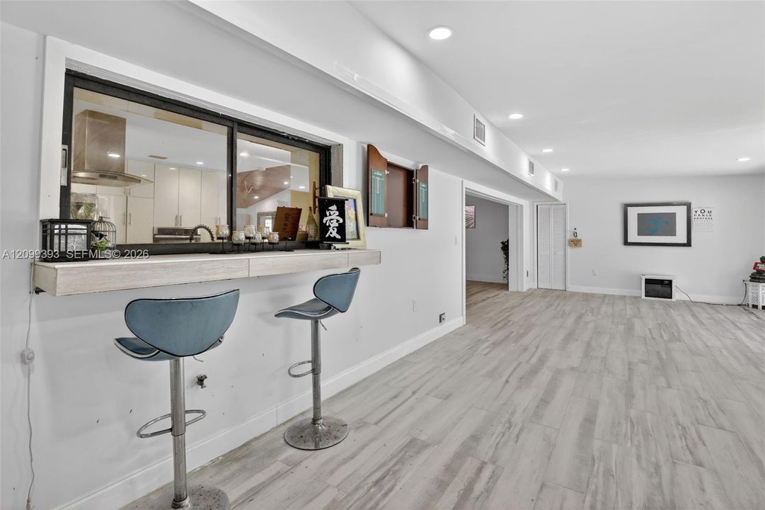 В аренду: $8,999 (6 спален, 3 ванн, 5635 Квадратных фут)