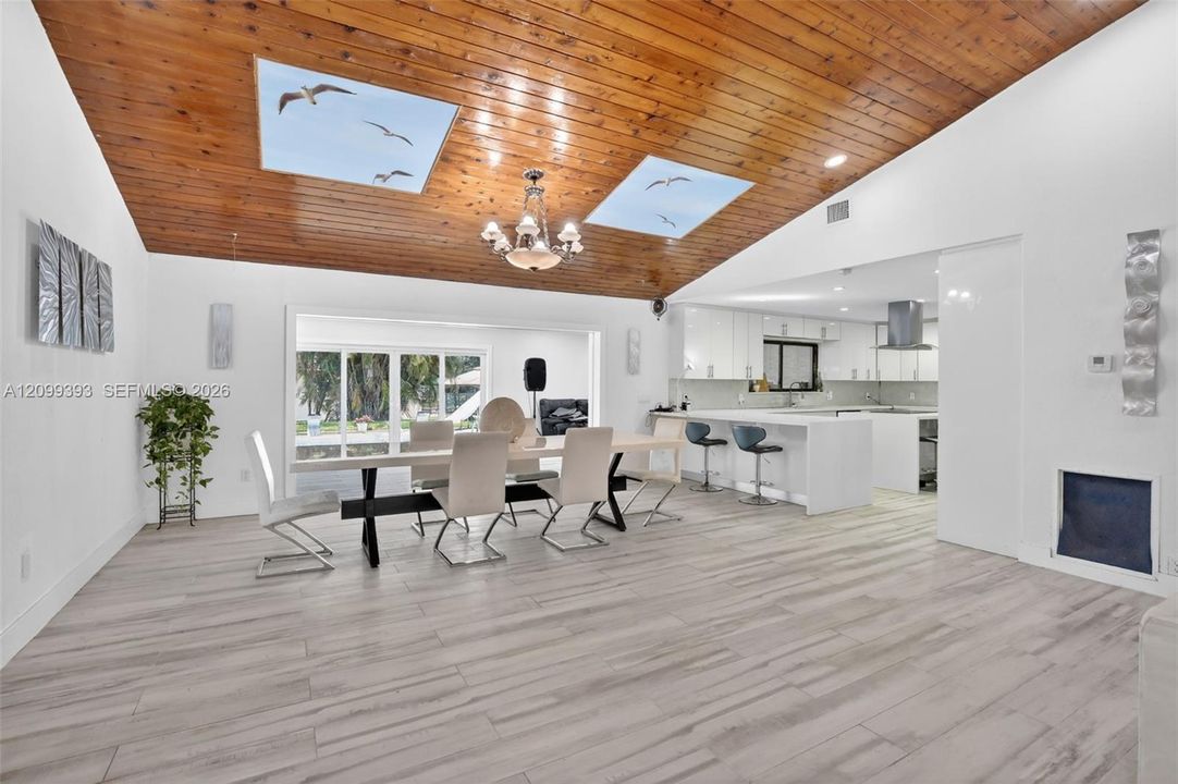 В аренду: $8,999 (6 спален, 3 ванн, 5635 Квадратных фут)