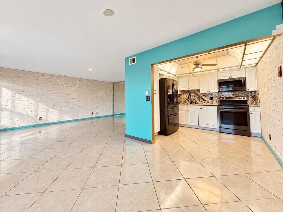 Dining to Living with Kitchen
