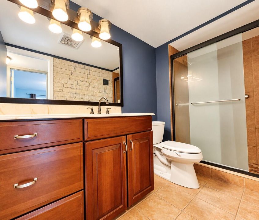 Updated Guest Full Bath